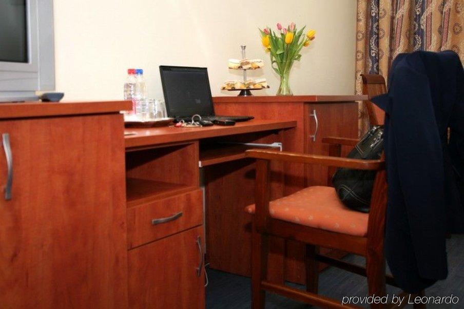 Hotel Arkadia Легниця Екстер'єр фото