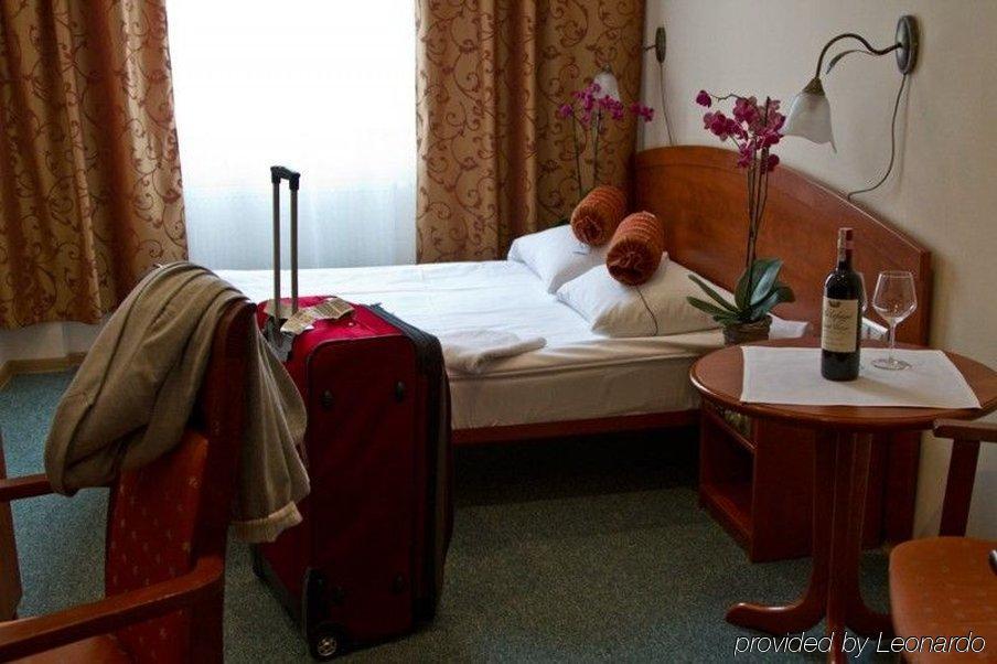 Hotel Arkadia Легниця Екстер'єр фото